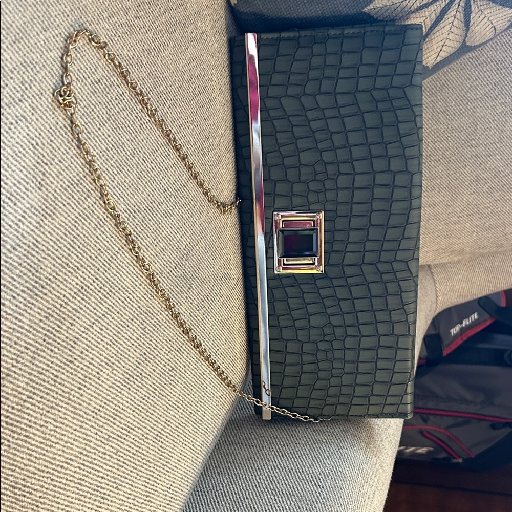 Elegant Green Crocodile-Embossed Clutch